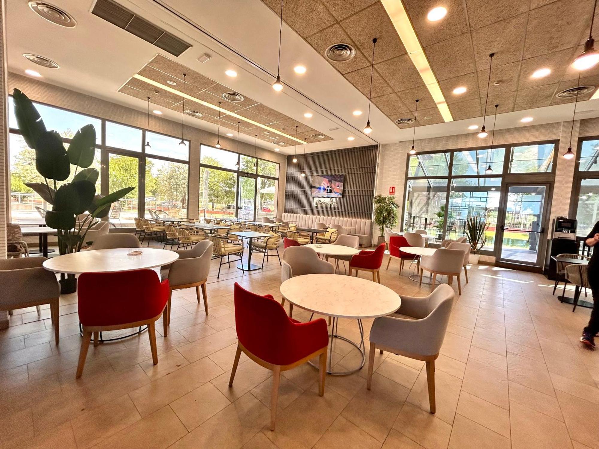 Hotel Ramada By Wyndham Madrid Getafe Zewnętrze zdjęcie