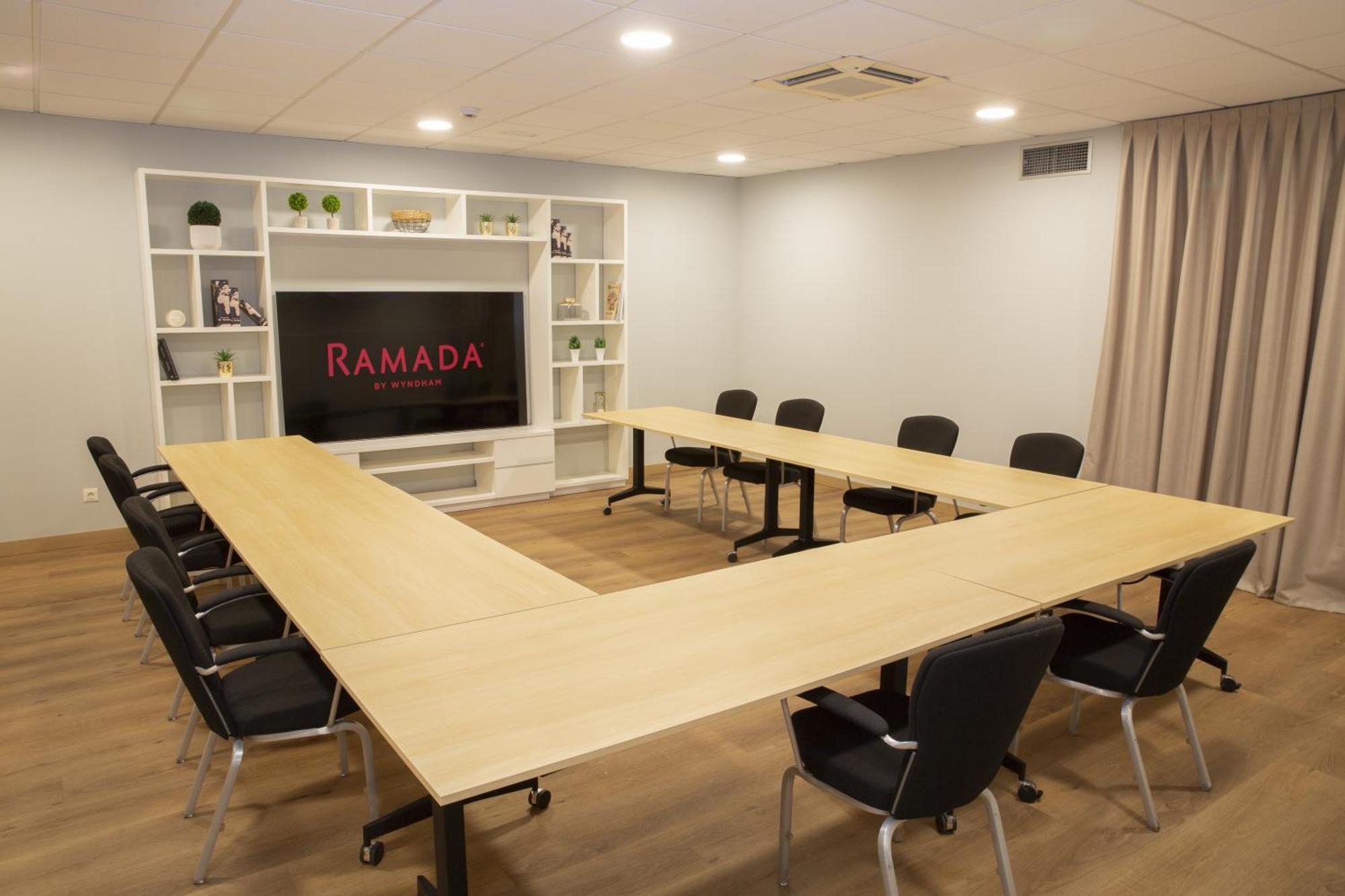 Hotel Ramada By Wyndham Madrid Getafe Zewnętrze zdjęcie