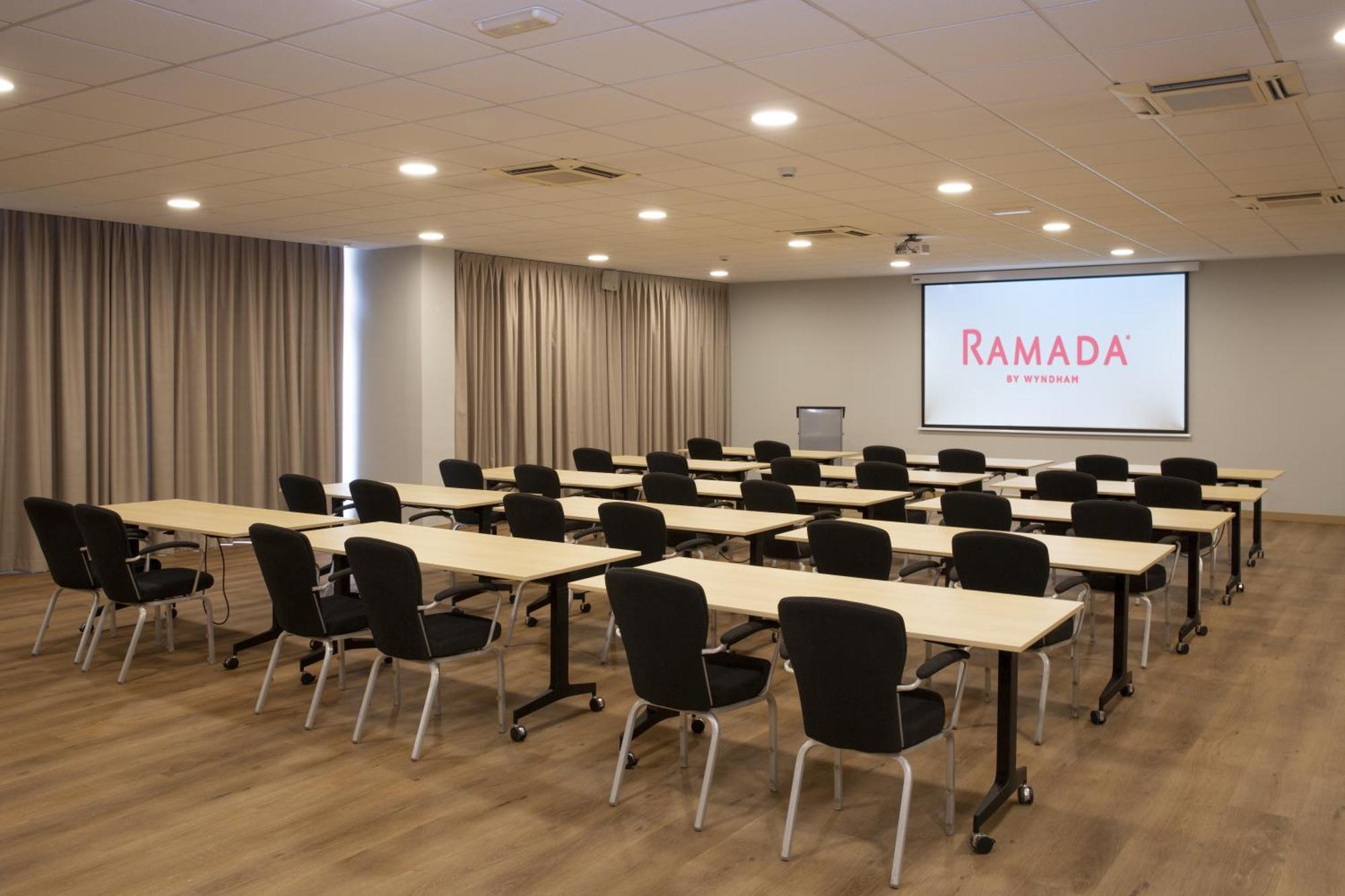 Hotel Ramada By Wyndham Madrid Getafe Zewnętrze zdjęcie