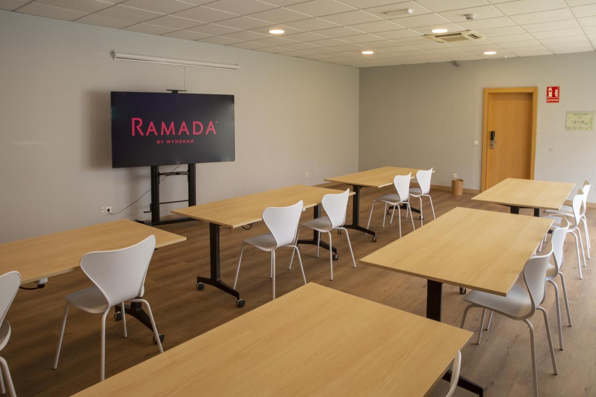 Hotel Ramada By Wyndham Madrid Getafe Zewnętrze zdjęcie