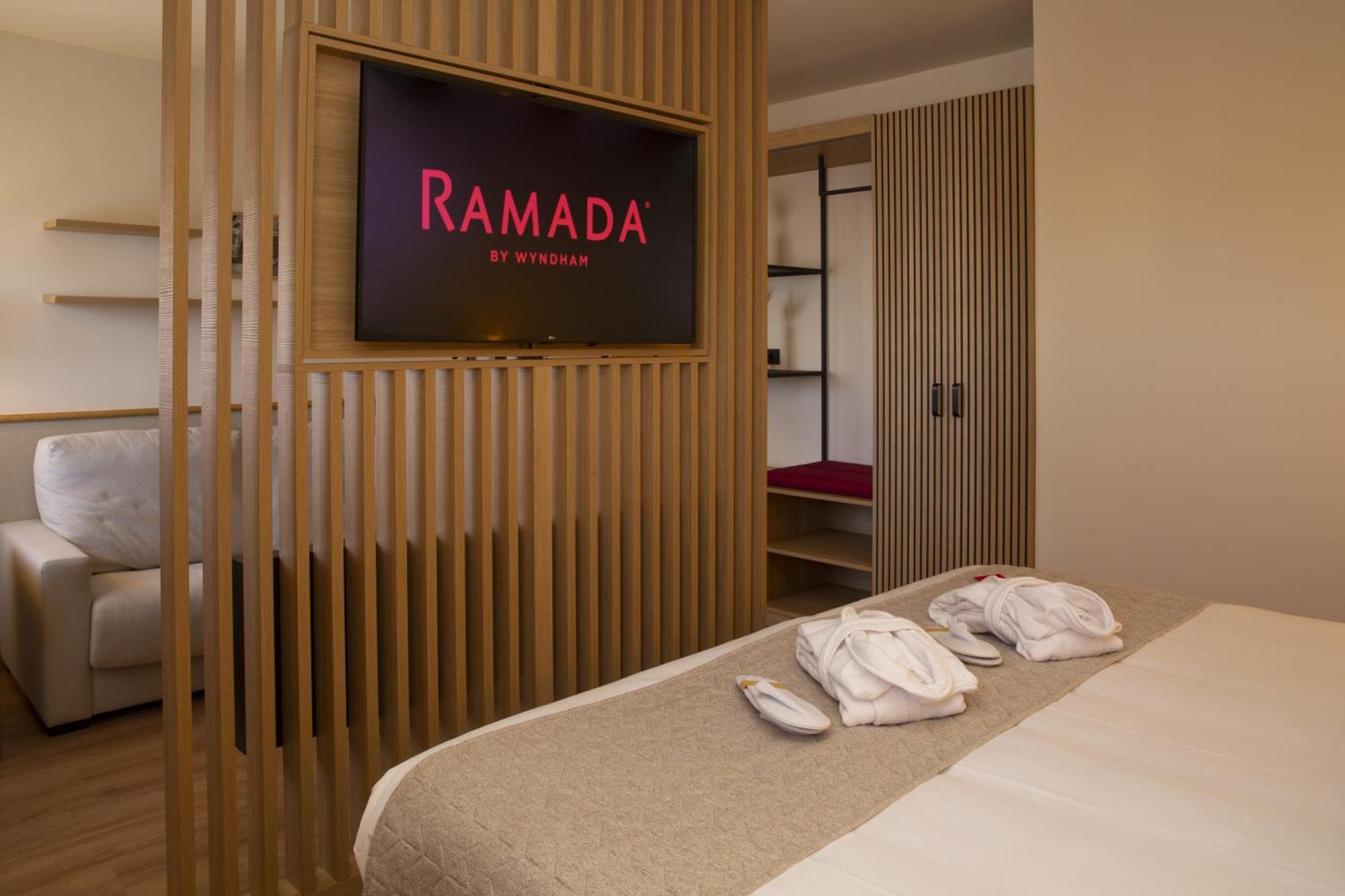 Hotel Ramada By Wyndham Madrid Getafe Zewnętrze zdjęcie
