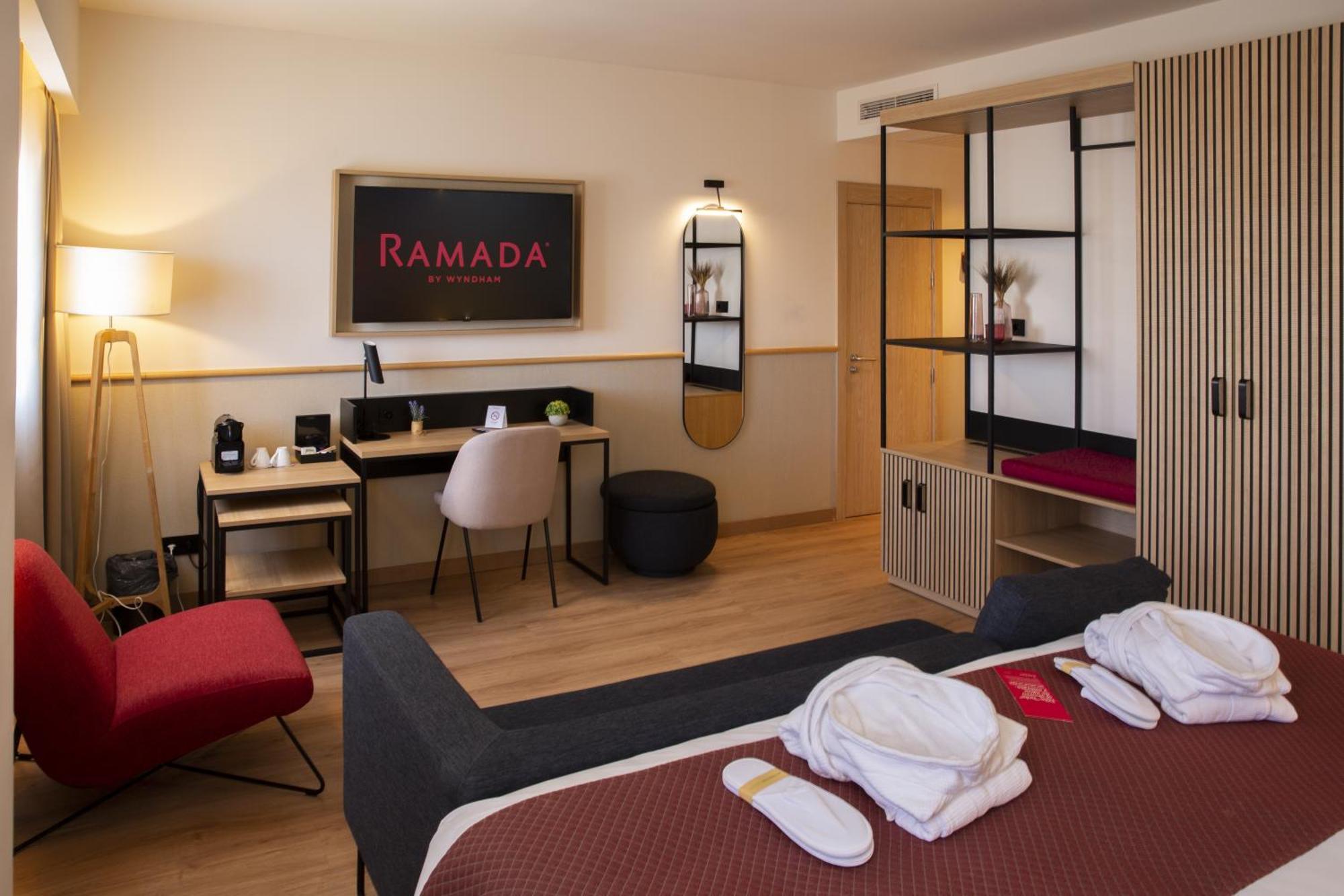 Hotel Ramada By Wyndham Madrid Getafe Zewnętrze zdjęcie